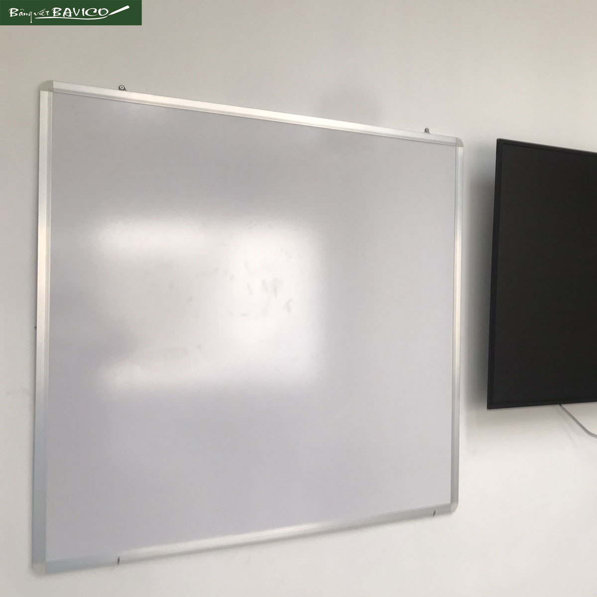 Bảng viết bút lông trắng trơn