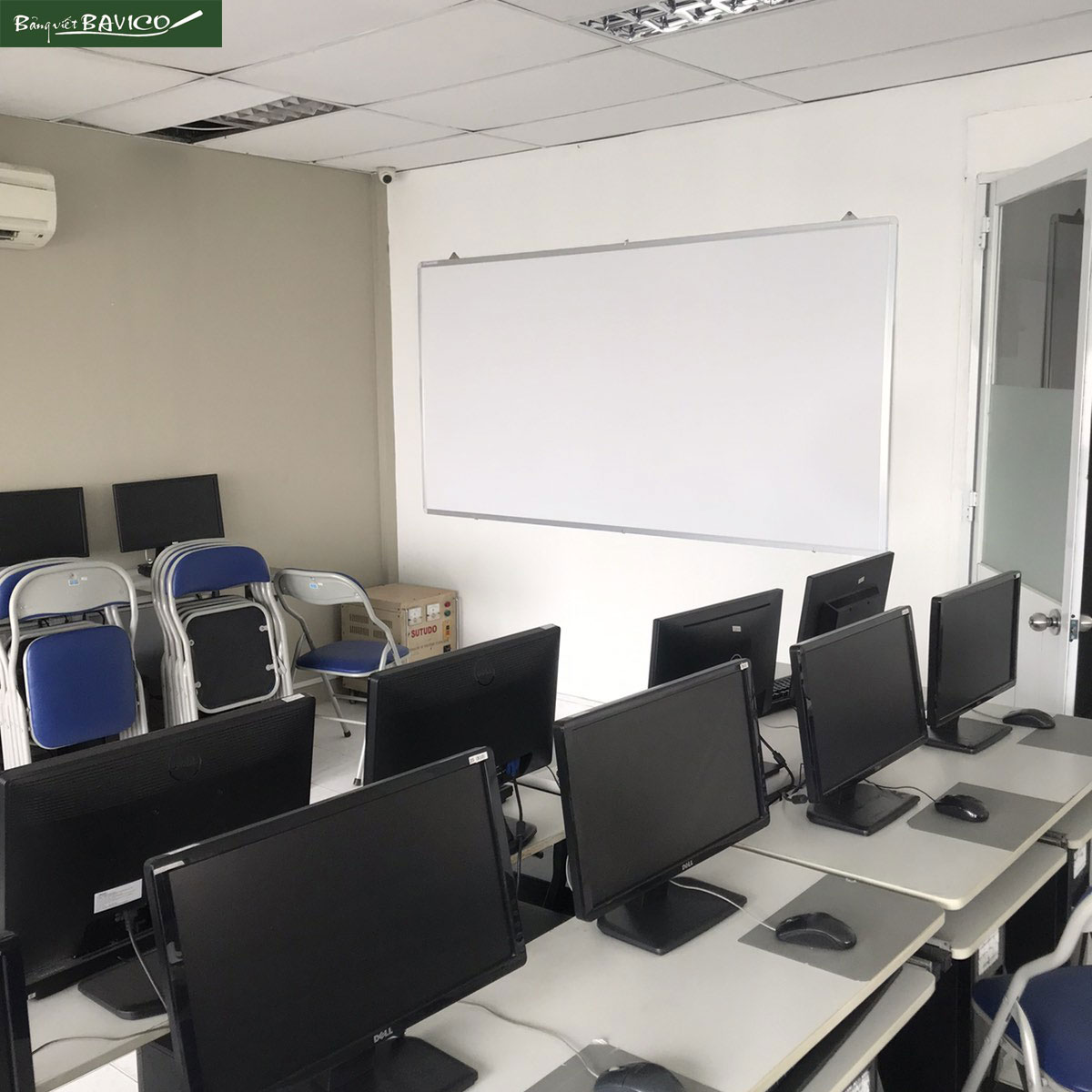 Bảng viết bút lông trắng trơn