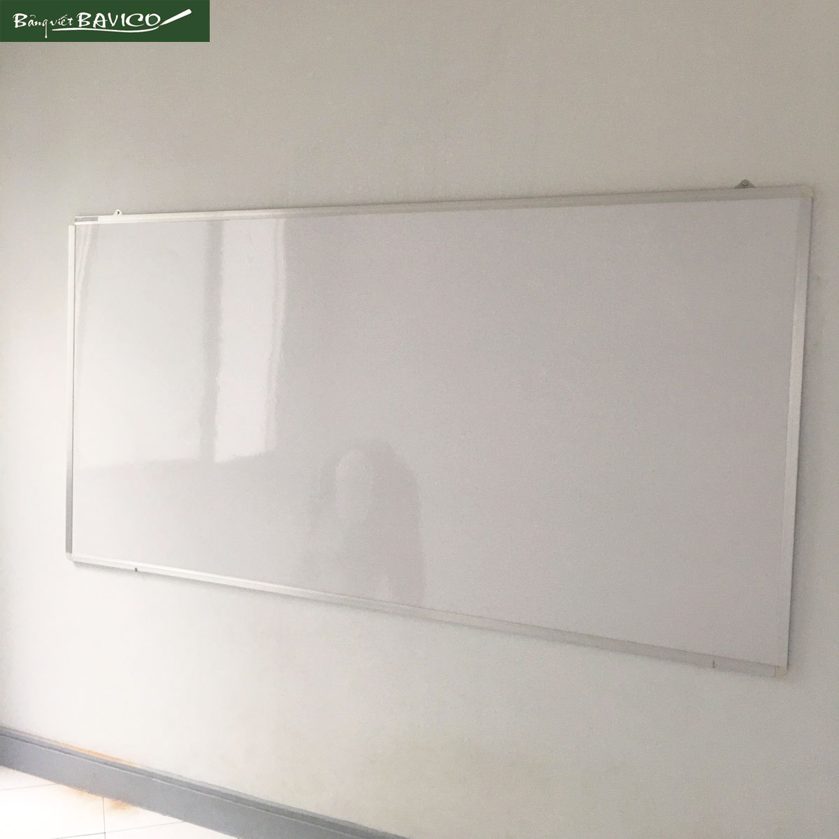 Bảng viết bút lông trắng trơn
